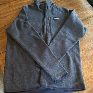 Patagonia men’s pullover size L in blue.